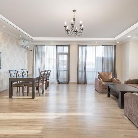 2 Bedrooms 2 Bathrooms Large And Lux Apartment Best Location Yerevan Bagian luar foto