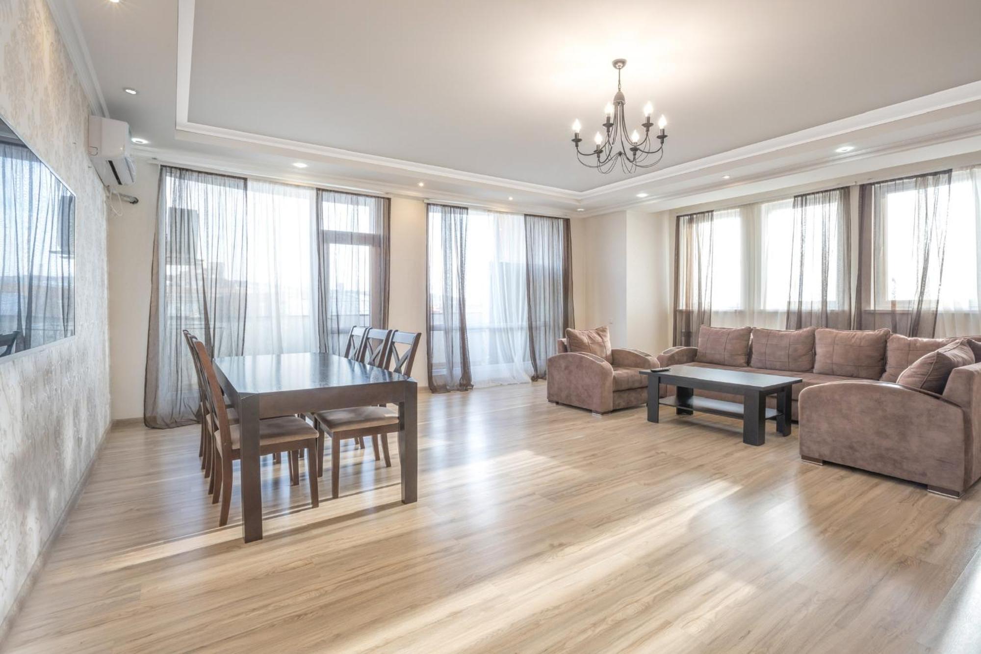 2 Bedrooms 2 Bathrooms Large And Lux Apartment Best Location Yerevan Bagian luar foto