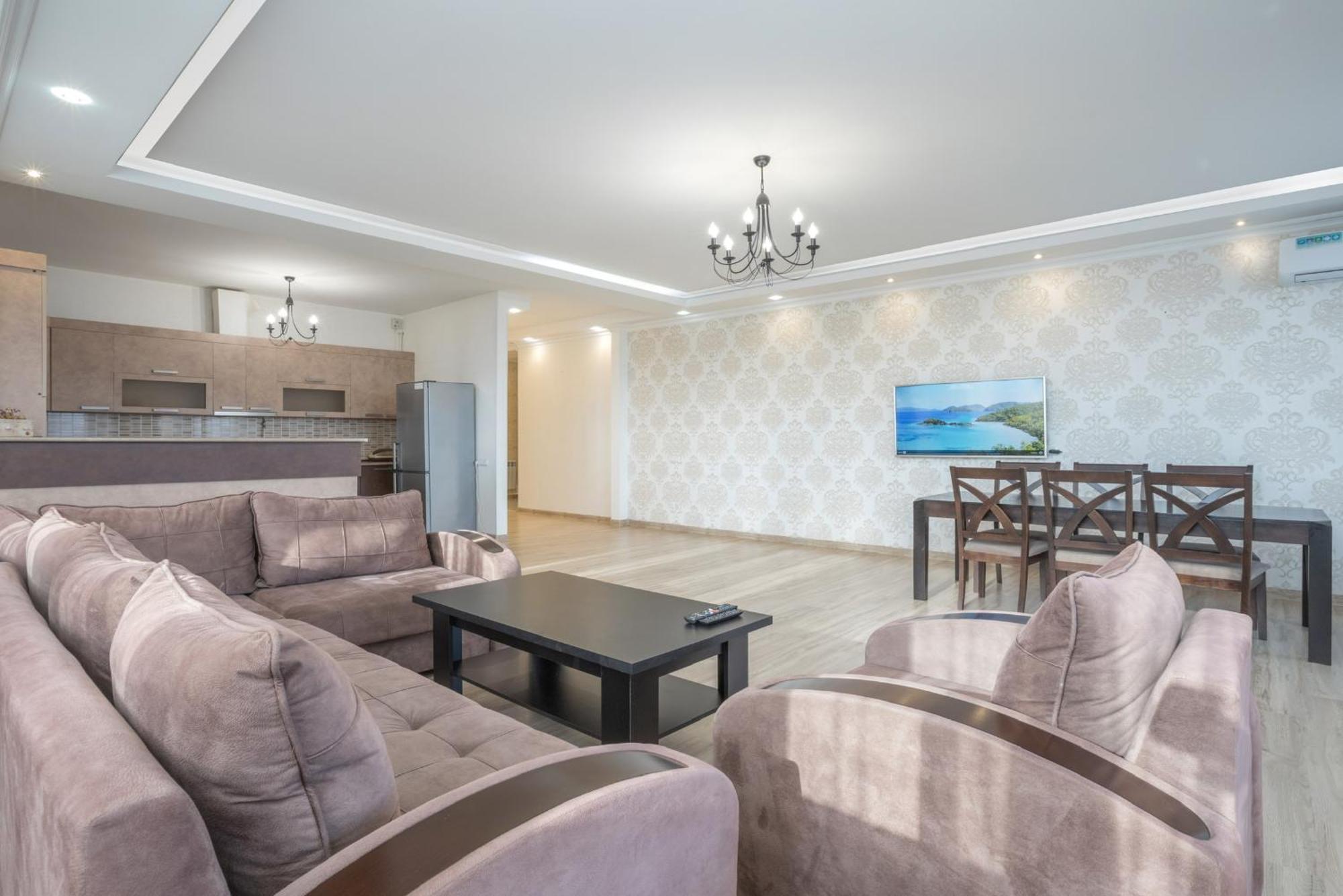 2 Bedrooms 2 Bathrooms Large And Lux Apartment Best Location Yerevan Bagian luar foto