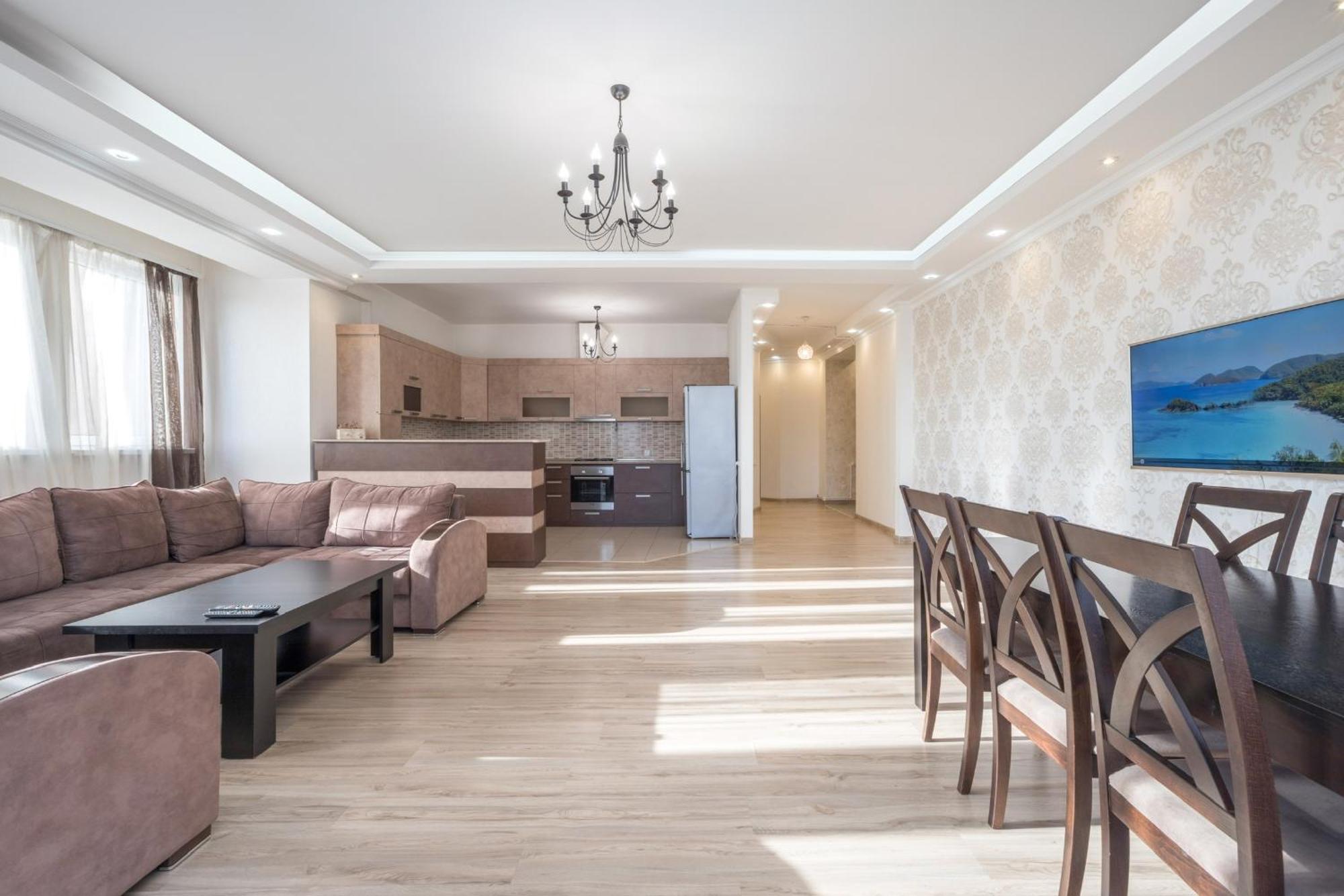 2 Bedrooms 2 Bathrooms Large And Lux Apartment Best Location Yerevan Bagian luar foto